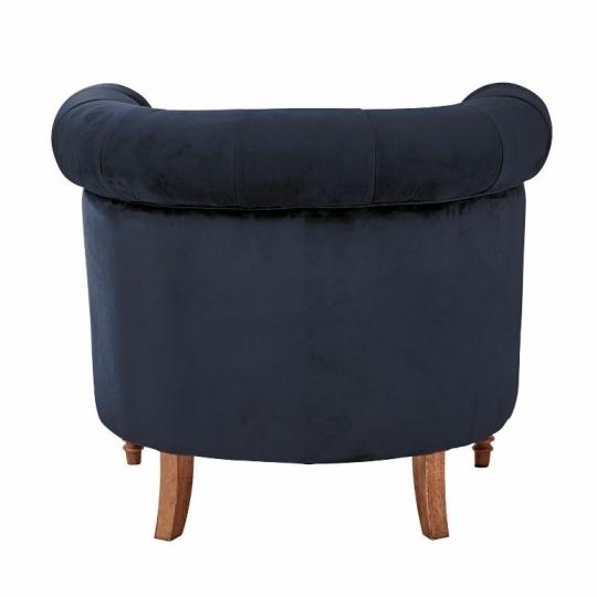 tuzene tmavomodre zamatove chesterfield carpicove kreslo elegantne obcianske vila zamok obyvackovy nabytok zariadenie.jpg